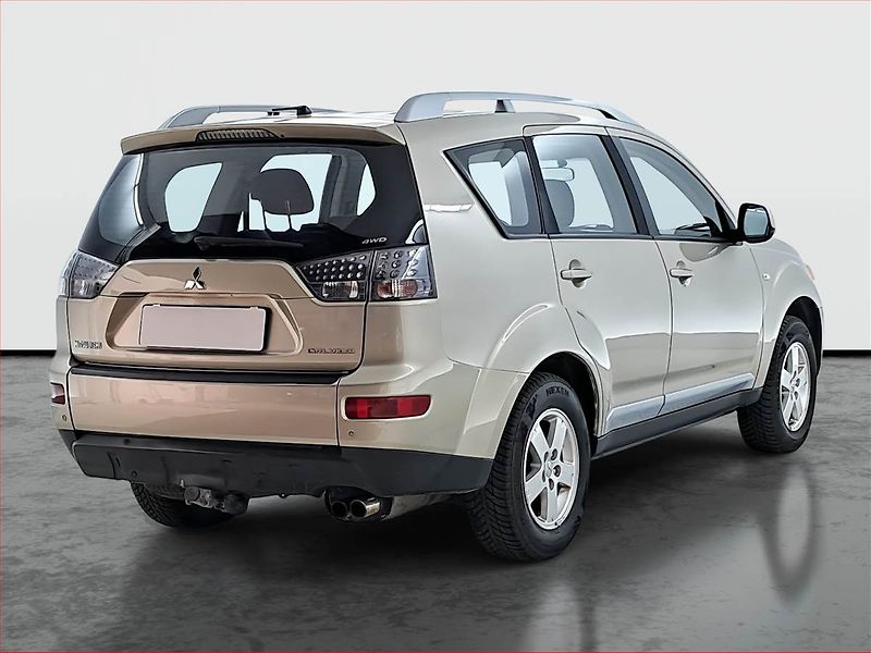 Mitsubishi Outlander (2009) 2.2 DI-D, 4X4, 7 míst, Tažné - fotka 5 z 15