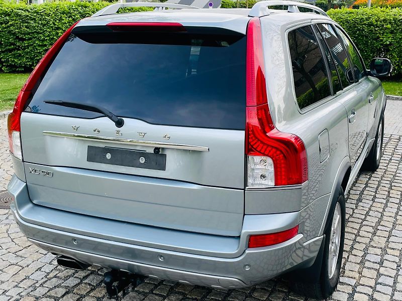 Volvo XC90 2.4 D5 4x4 AUT SERVISKA TAŽNÉ - fotka 12 z 49