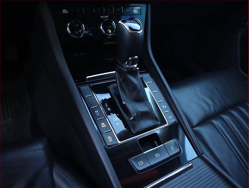 Škoda Superb (2017) 2.0 TDI, Automat, Kůže, Navi - fotka 16 z 24