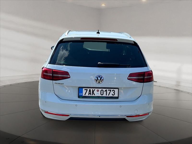 Volkswagen Passat 2,0 TDI Highline - fotka 5 z 11