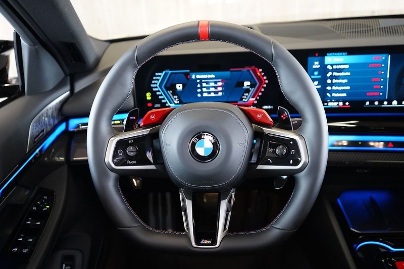 BMW M5 B&W, Ventilace, Panorama, HUD - fotka 25 z 50