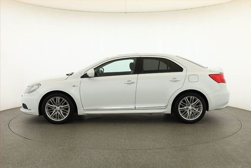 Suzuki Kizashi (2014) 2.4 VVT, Serv.kniha, Xenony - fotka 3 z 16