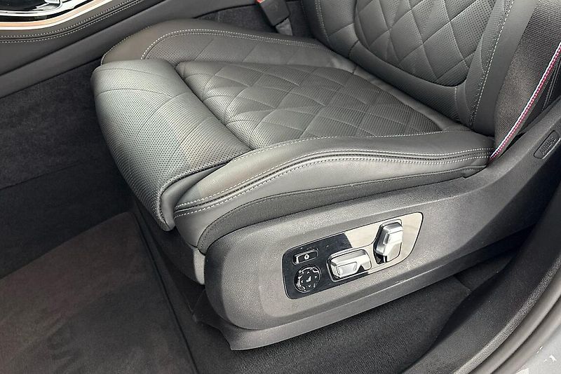 BMW X5 xDrive40i - fotka 8 z 29