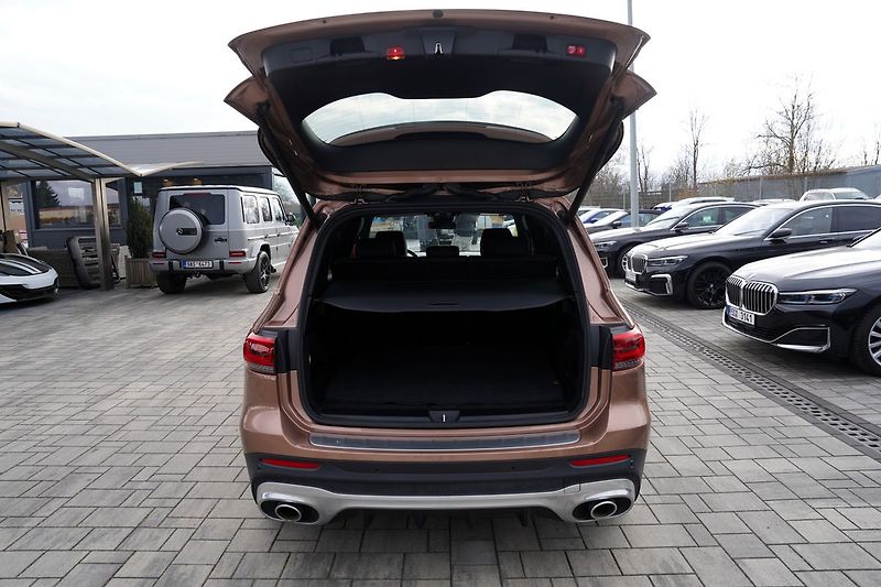 Mercedes-Benz GLB 35 AMG 4Matic/310 PS/ČR - fotka 11 z 44