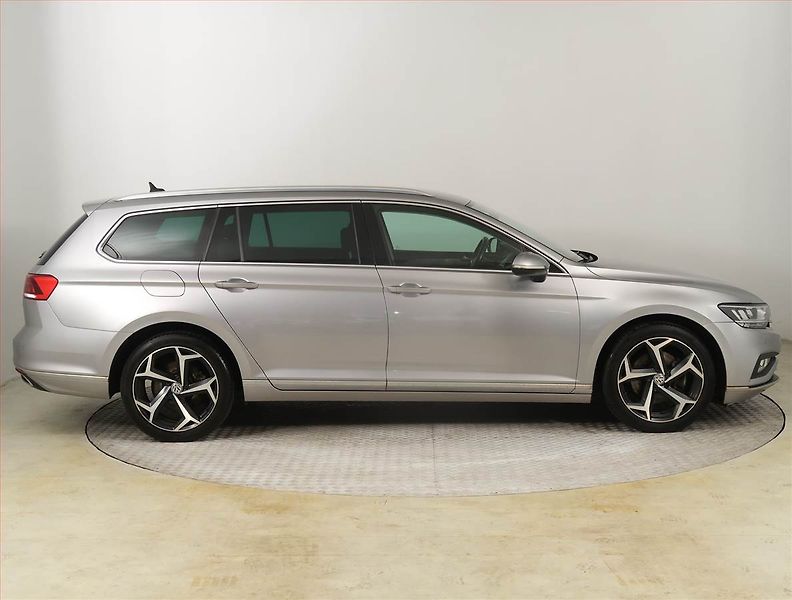 Volkswagen Passat (2019) 1.5 TSI - fotka 6 z 25