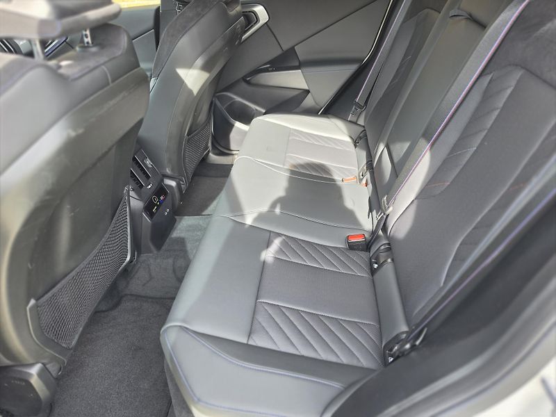 BMW X3 (2025) 20d xDrive Mpaket + tažné - fotka 15 z 26