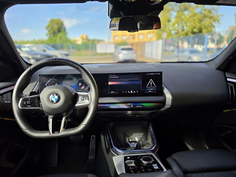 BMW X3 (2025) 20d xDrive Mpaket + tažné - fotka 15 z 23