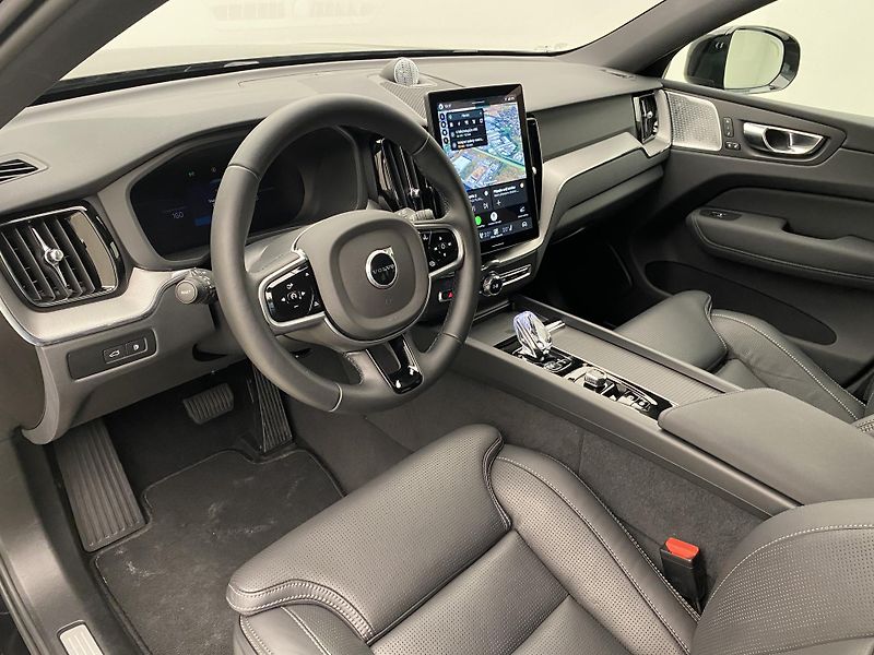 Volvo XC60 T8 AWD RECHARGE BLACK EDITION - fotka 4 z 64
