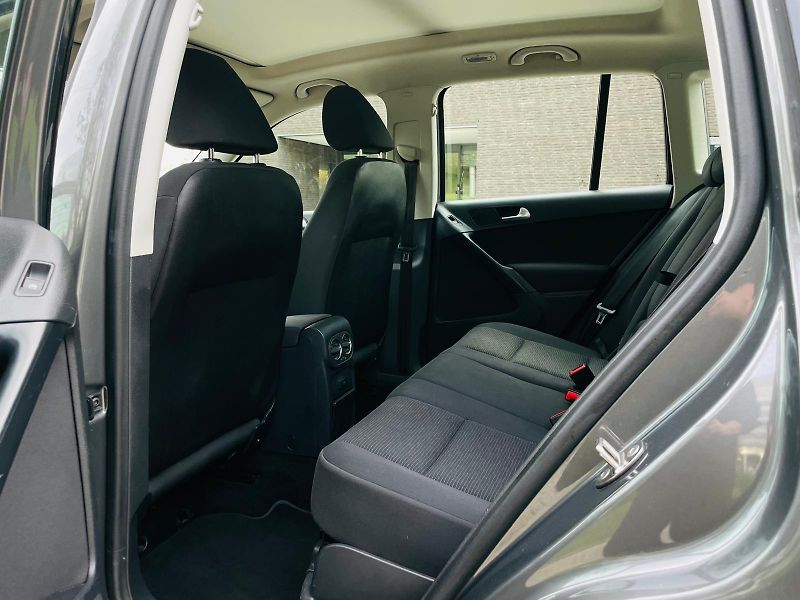 Volkswagen Tiguan 1.4TSI MANUÁL SENZORY TAŽNÉ - fotka 34 z 47