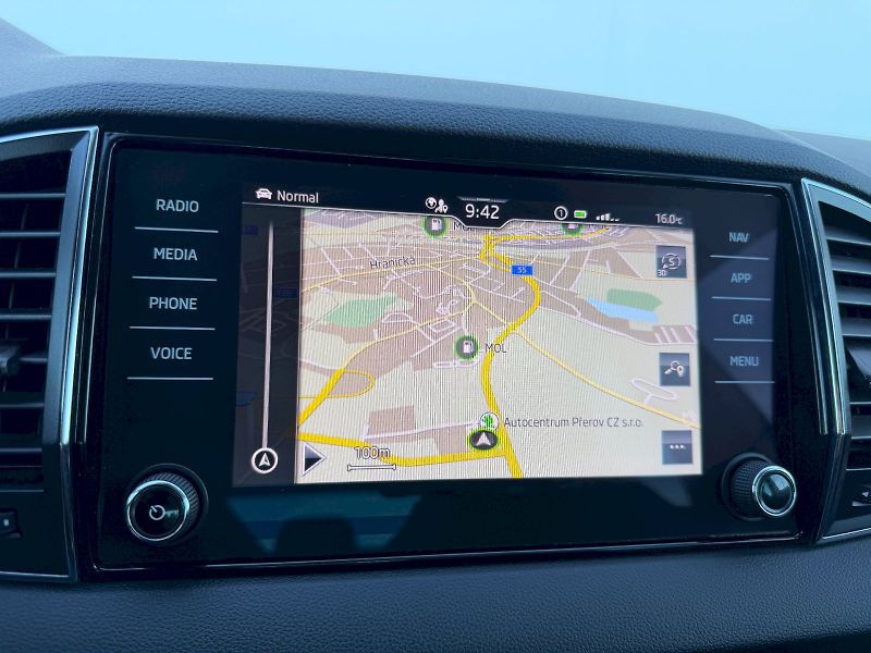 Škoda Karoq (2022) 1.5 TSI 110kW Style Exclusive - fotka 16 z 35