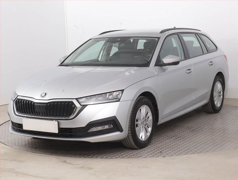 Škoda Octavia (2023) Ambition 2.0 TDI, ČR,1.maj - fotka 2 z 15