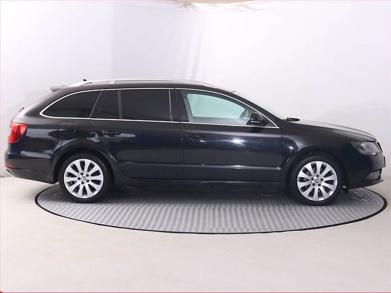 Škoda Superb (2012) 2.0 TDI, Xenony, Tempomat - fotka 6 z 17