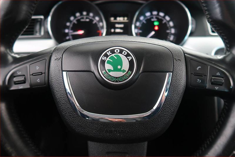 Škoda Superb (2012) Elegance 2.0 TDI, 4X4 - fotka 18 z 21