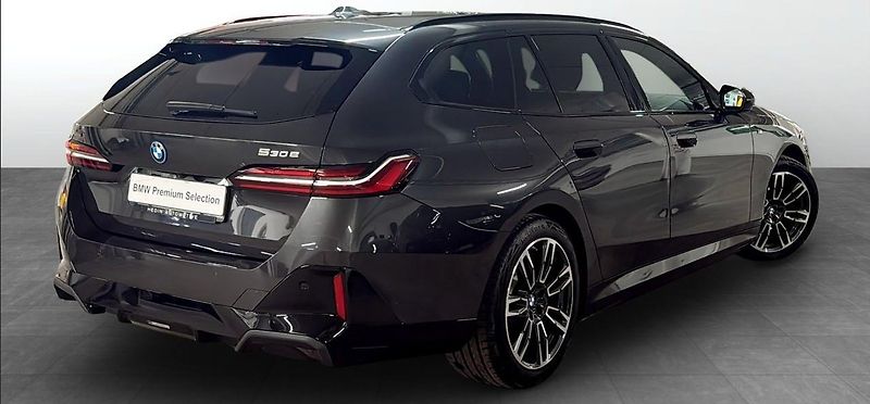 BMW Řada 5 530e AWD Touring MSport h/k - fotka 2 z 12