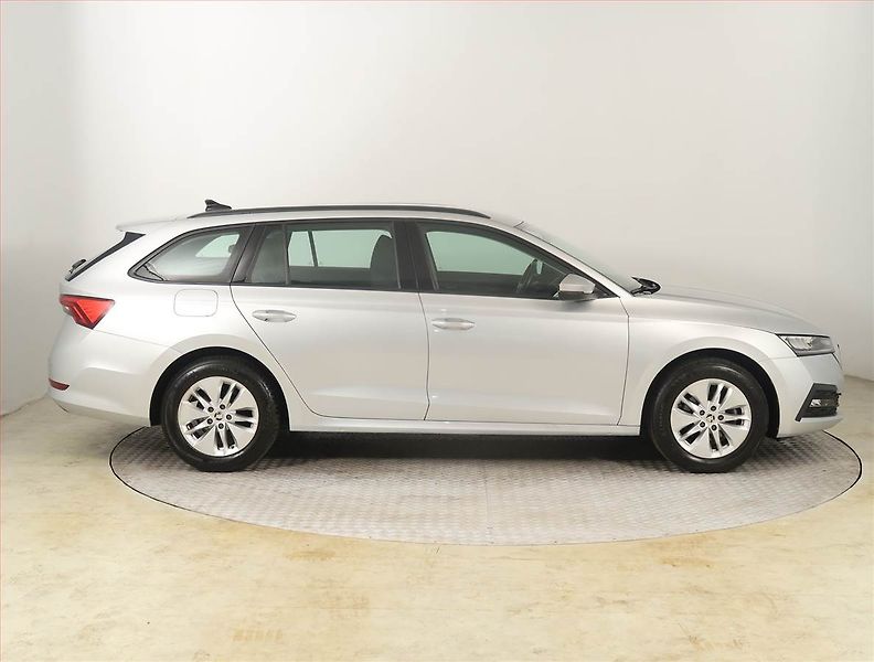 Škoda Octavia (2022) Ambition 2.0 TDI, ČR,1.maj - fotka 6 z 16