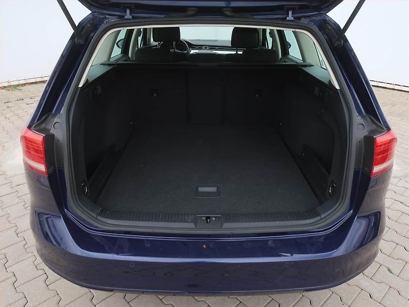 Volkswagen Passat (2017) 1.6 TDI, Automat, Navi - fotka 14 z 18