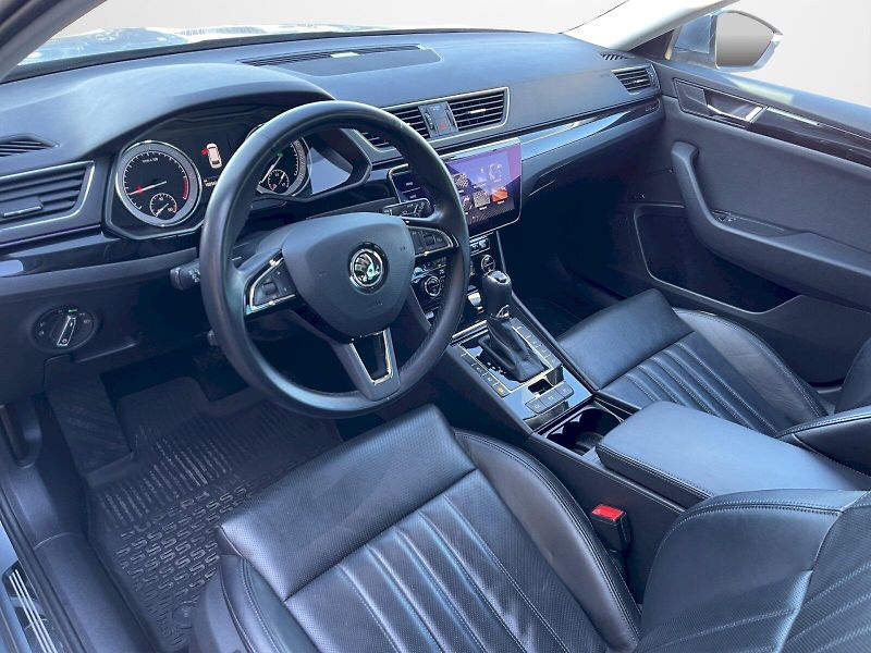 Škoda Superb (2018) L&K 2.0 TDI 140kW DSG 4x4 Comb - fotka 5 z 35
