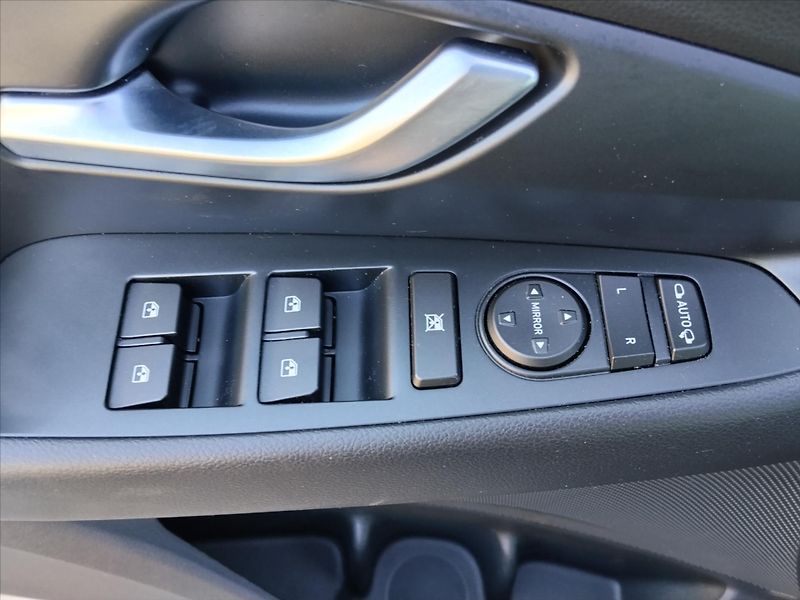 Hyundai i30 1,5   1,5 T-GDI mHEV Smart 117 - fotka 17 z 30