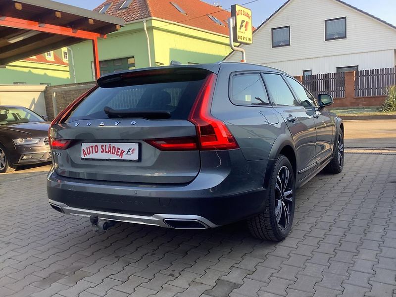 Volvo V90 (2018) CrossCountry 4x4  - fotka 6 z 40