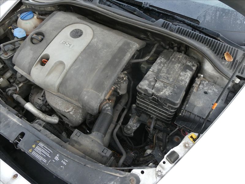 Škoda Octavia 1,6 FSi 85kW závěs, 2x kola - fotka 25 z 25