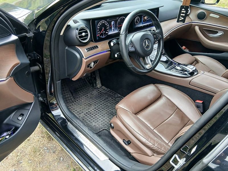 Mercedes-Benz Třídy E 220d Avantgarde - fotka 10 z 20