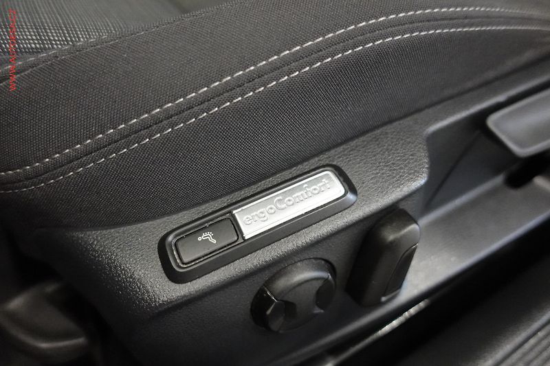 Volkswagen Passat (2019) 2.0 TDi, DSG, LED, kamera - fotka 16 z 24