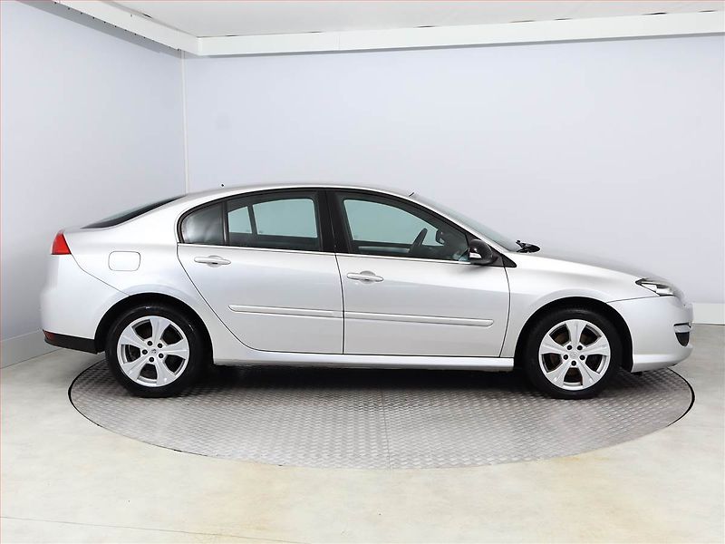 Renault Laguna (2008) 2.0 DCi, Xenony, Tempomat - fotka 6 z 15