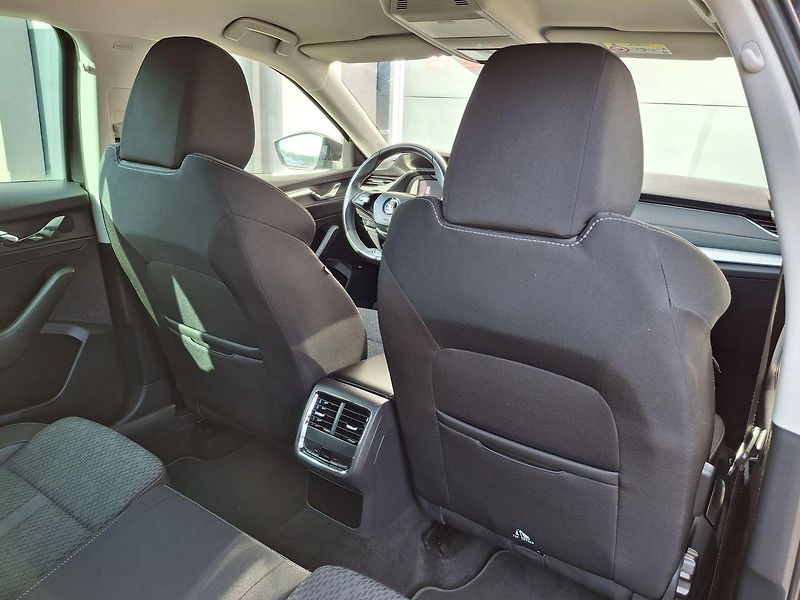 Škoda Octavia (2023) 1.0 E-TSI Business Plus ZÁRUKA - fotka 30 z 38