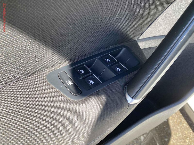 Volkswagen Golf (2019) 2.0 TSi, GTi, DSG, 180kW, - fotka 13 z 19