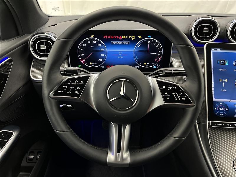 Mercedes-Benz GLC 300e 4MATIC kupé s hybridní te - fotka 10 z 22
