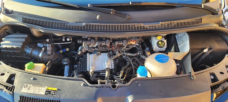 Volkswagen Multivan (2017) T6 2,0TDi 150kW DSG 4×4 7.mist - fotka 46 z 51