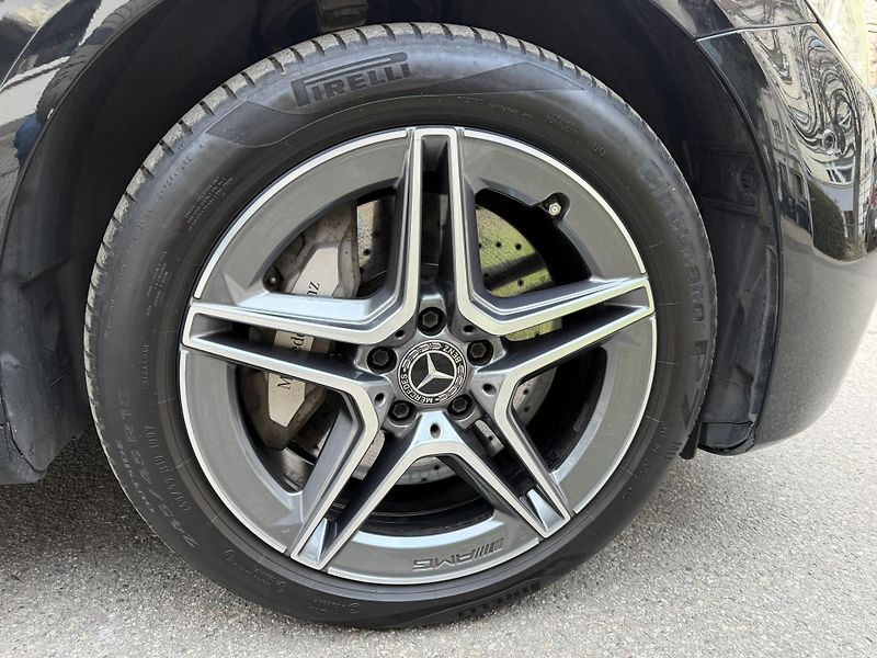 Mercedes-Benz Třídy E (2020) 300E 4MATIC PLUG-IN HYBRID - fotka 37 z 40