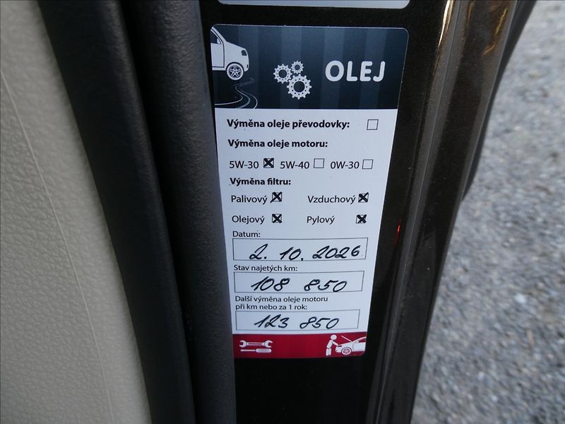 Volkswagen Sharan 2,0 TDi HIGHLINE, rezervace - fotka 39 z 50