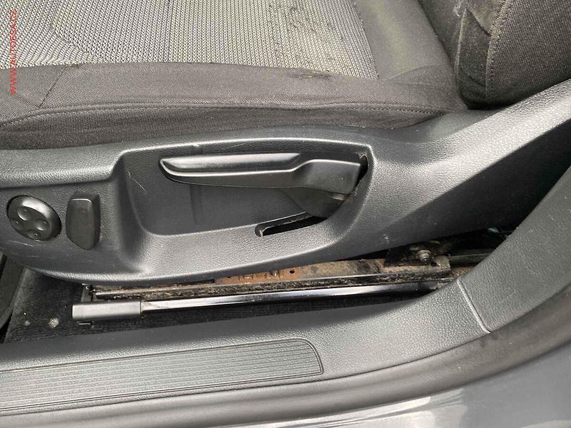 Volkswagen Passat (2013) 2.0 TDI, Navi, bixen - fotka 14 z 18