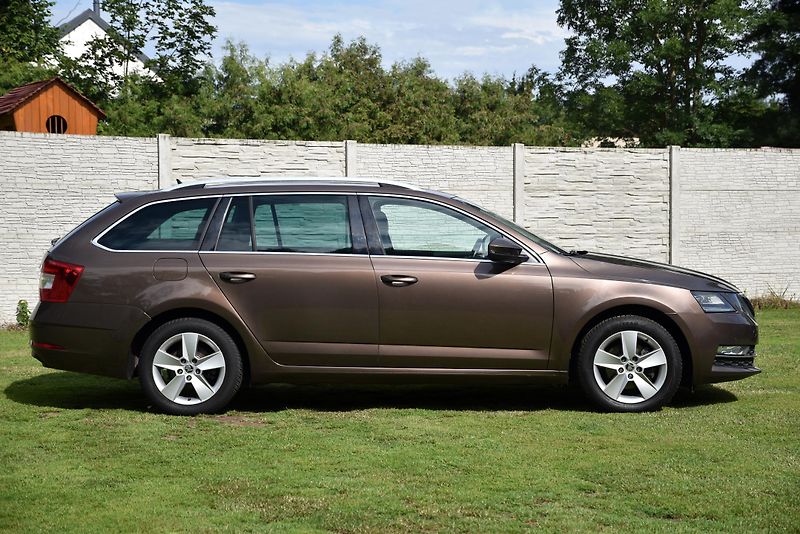 Škoda Octavia 1.4 TSi G-TEC STYLE, NAVI, LED - fotka 2 z 48
