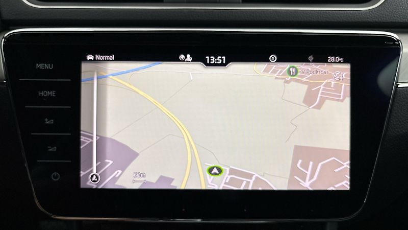 Škoda Superb 2.0 TDI DSG L&K Combi - fotka 33 z 35