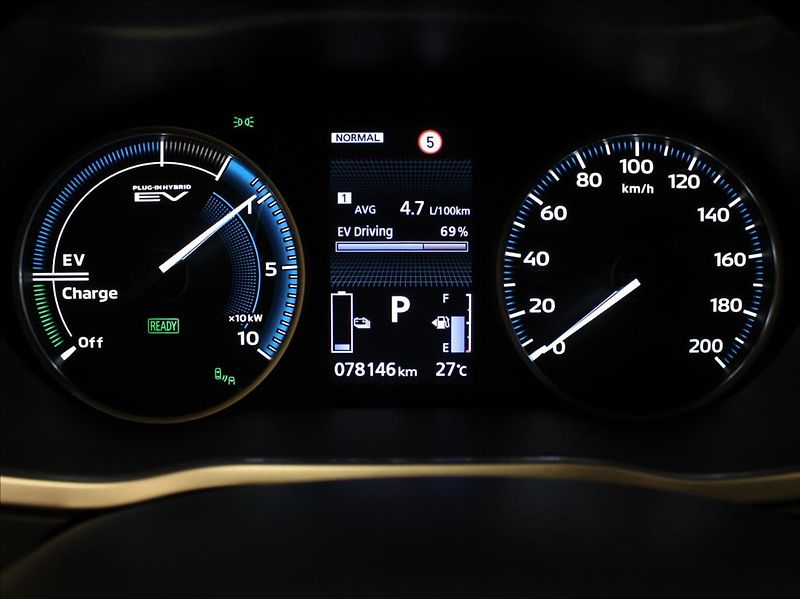 Mitsubishi Eclipse 2,4 PHEV Instyle Pano.1.maj.ČR - fotka 25 z 25