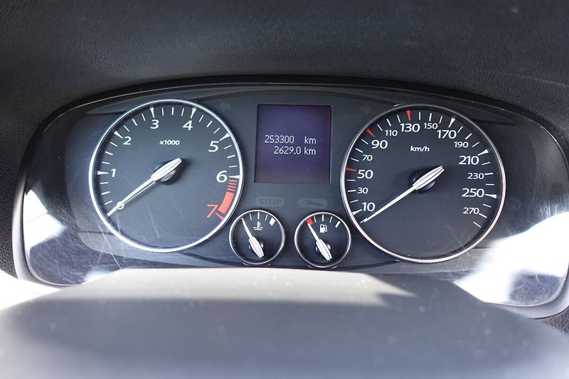 Renault Laguna 2.0 16V Expression Grandtour - fotka 18 z 22