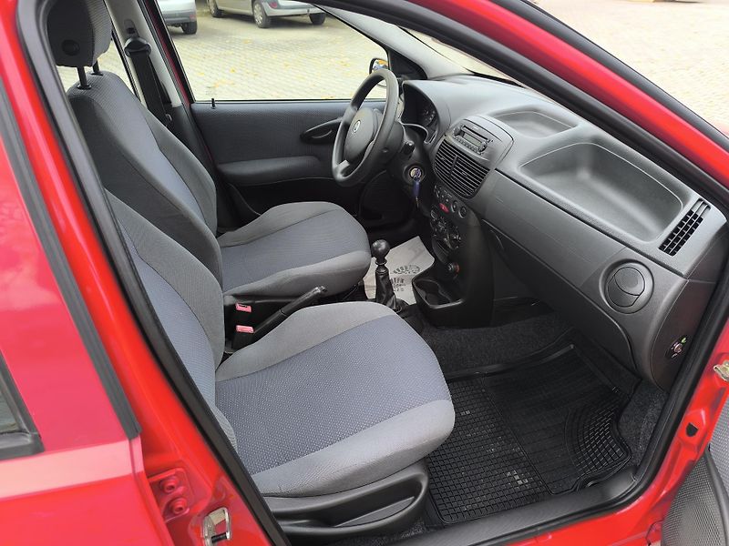 Fiat Punto (2005) 1.3 DOLOŽENÉ KM,SERVISNÍ KN - fotka 14 z 26