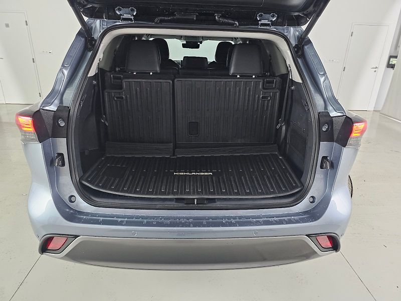 Toyota Highlander (2024) 2.5HEV 248k 4X4 EXECUTIVE - fotka 30 z 30