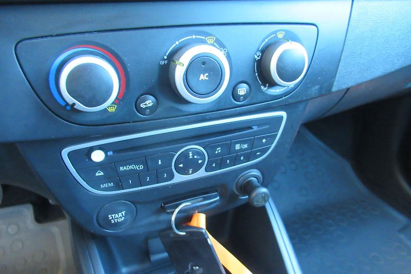 Renault Mégane 1.6i  KLIMA  - fotka 14 z 20
