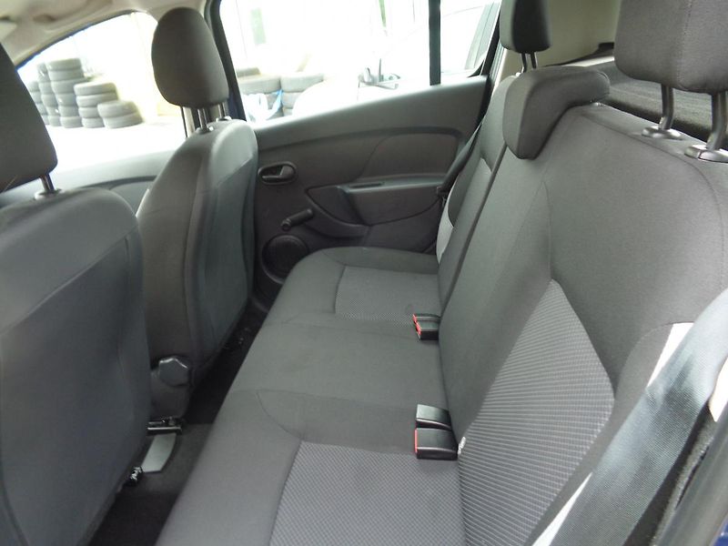 Dacia Sandero 1,1 i - fotka 14 z 19