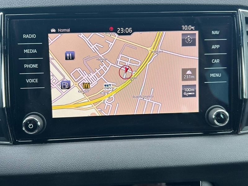 Škoda Karoq (2020) 1.5 TSI 7DSG Sportline - fotka 16 z 29