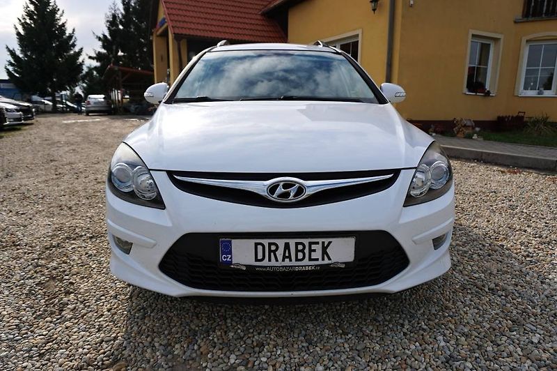 Hyundai i30 (2010) STYLE 1,6 CVVT 93 kW - fotka 9 z 35