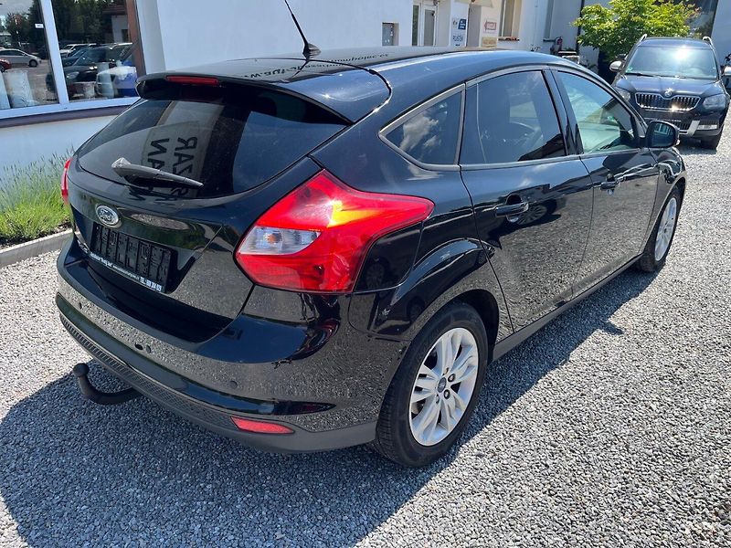 Ford Focus (2011) 1.6 i - fotka 2 z 15