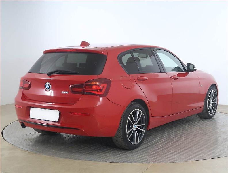 BMW Řada 1 (2017) Sport Line 118i, Automat - fotka 5 z 19