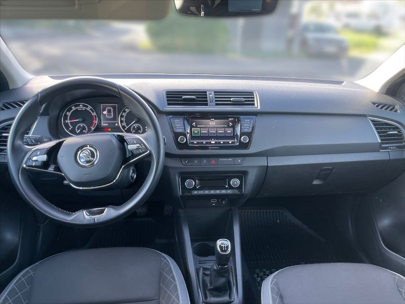 Škoda Fabia 1,0 TSI 70 Ambition - fotka 9 z 11