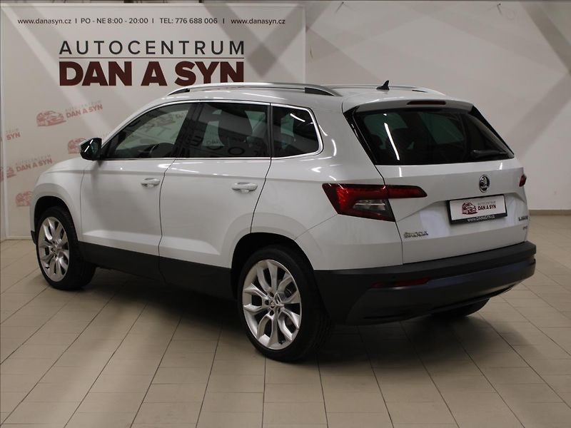 Škoda Karoq 2,0 TDI Style+ 4x4 DSG perleť - fotka 6 z 40