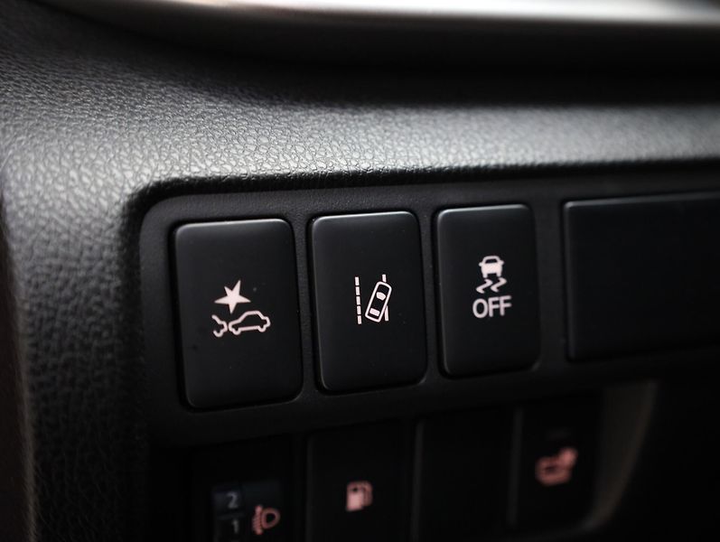 Mitsubishi Eclipse Cross (2022) 2.4i PHEV,4x4, nové ČR 1.maj. - fotka 28 z 30