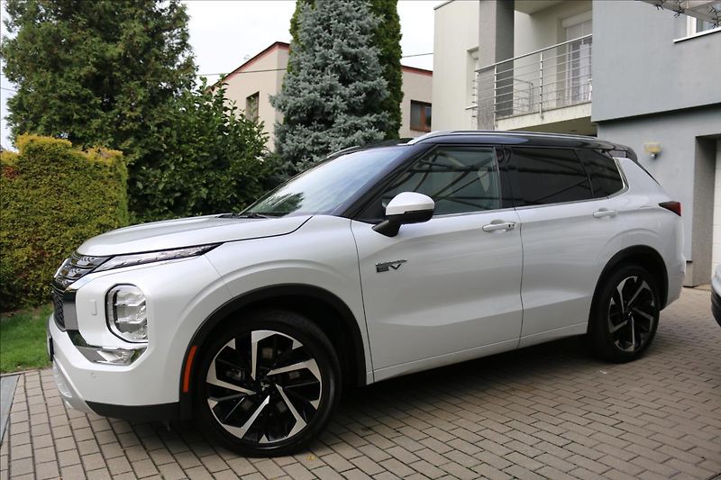 Mitsubishi Outlander 2,4 PHEV, 7míst, Tažné - fotka 10 z 56